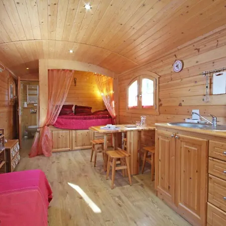 Roulotte Spacieuse Avec Terrasse, Jardin Et Jeux, Animaux Acceptes - Fr-1-497-130 * Ecouves