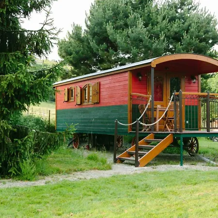 Holiday home Roulotte Spacieuse Avec Terrasse, Jardin Et Jeux, Animaux Acceptes - Fr-1-497-130