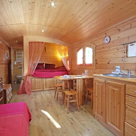 Holiday home Roulotte Spacieuse Avec Terrasse, Jardin Et Jeux, Animaux Acceptes - Fr-1-497-130 *